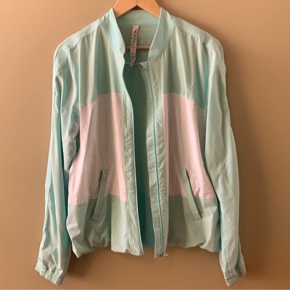 Lululemon Bomber Jacket 🤍 - Picture 2 of 6